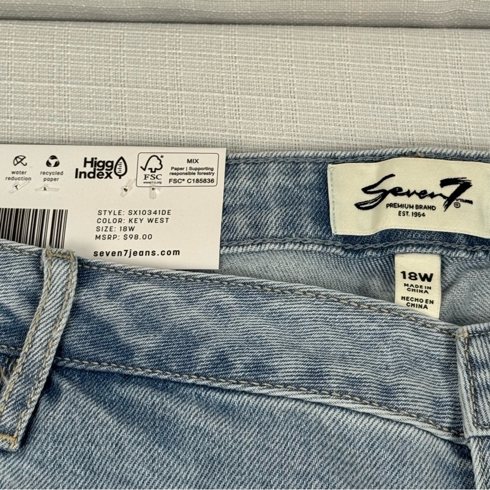 Seven7 Women's High rise Loose Straight Jean Size 18W Light Wash - Picture 5 of 8